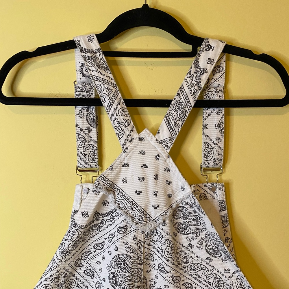 POL White and Gray Patterned Overalls - Picture 11 of 12